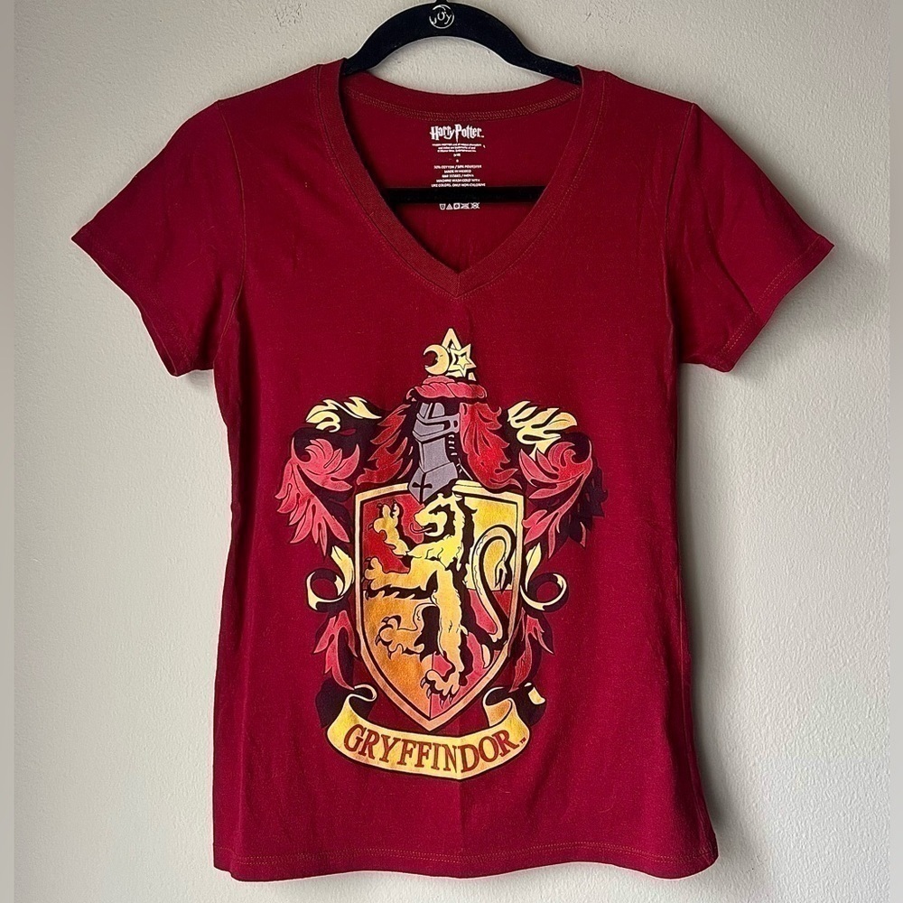 Nwot Authentic Harry Potter Gryffindor V-Neck T-S… - image 2